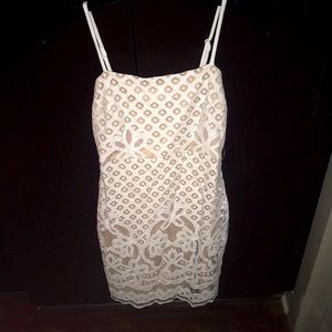 Women’s sz S tight midi white lace dress